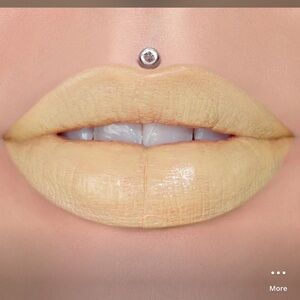 Jeffree Star Easter Sunday Velvet
Trap Lipstick